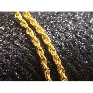 18K Yellow Gold Necklace Fine Solid 18CT Gold Rope Chain Twist Singapore 0.5g